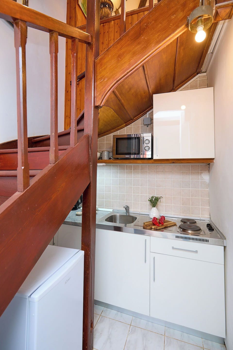 Apartment (1 Bedroom) | Private kitchen | Fridge, microwave, stovetop, cookware/dishes/utensils