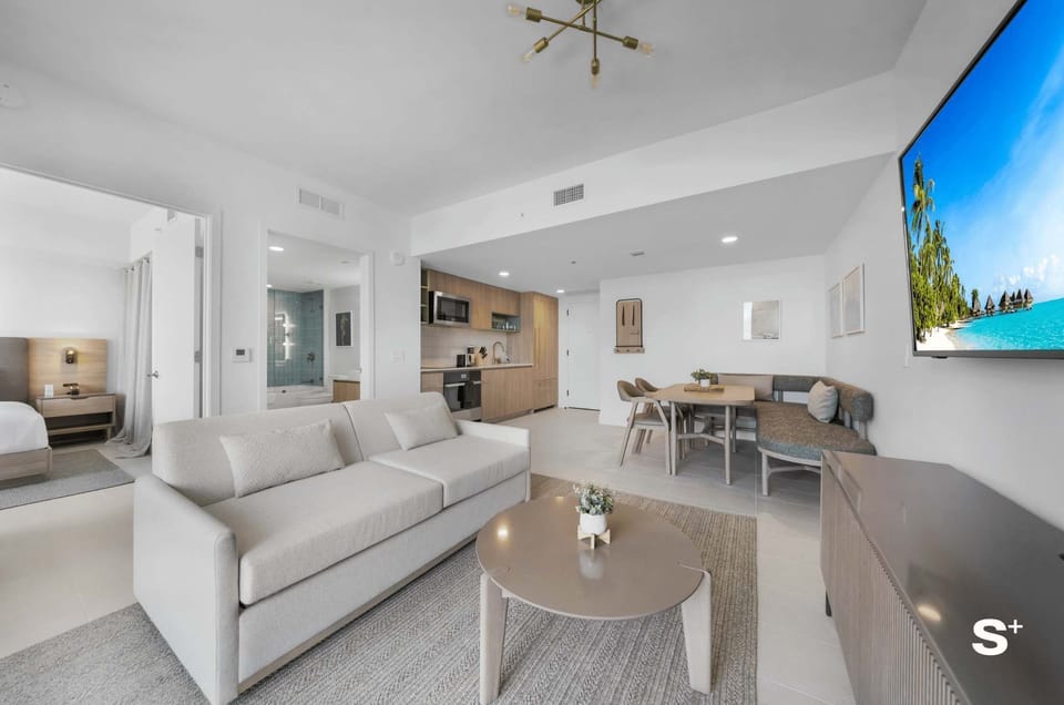 Condo, Balcony, City View | Living area