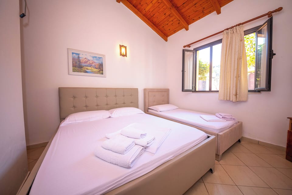 Comfort Bungalow, Balcony | Desk, iron/ironing board, free WiFi