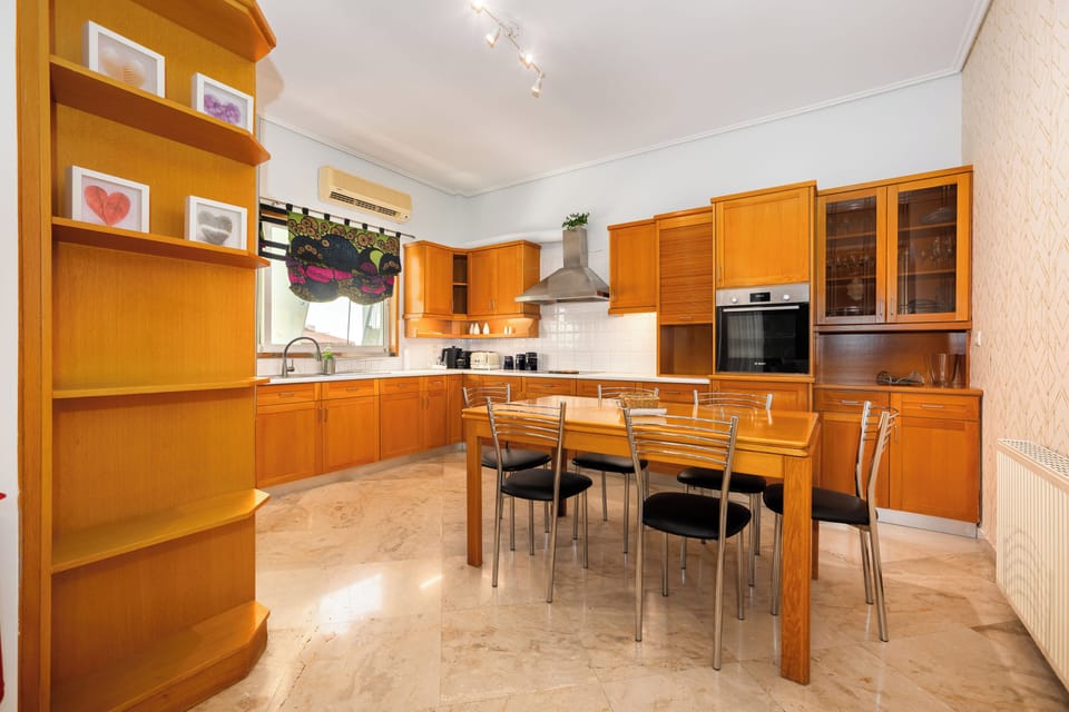 Deluxe Apartment, Balcony, City View | Private kitchen | Full-size fridge, microwave, oven, stovetop