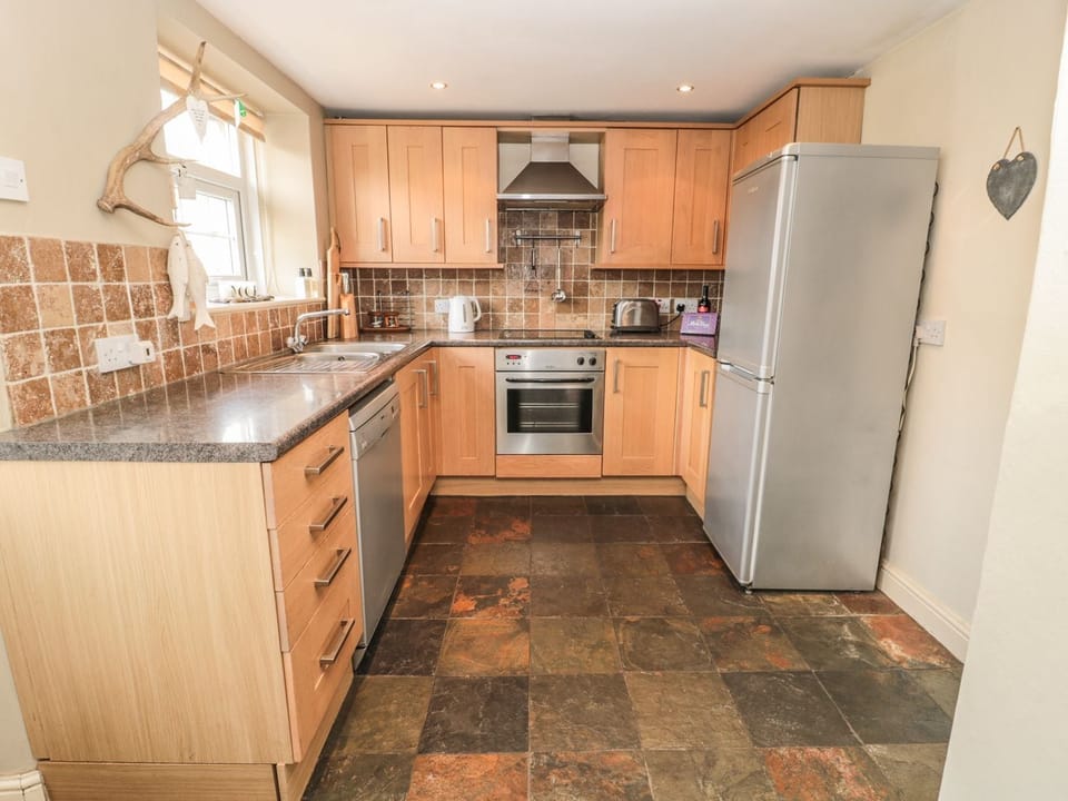 Dishwasher, cookware/dishes/utensils