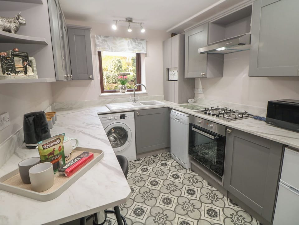 Dishwasher, cookware/dishes/utensils