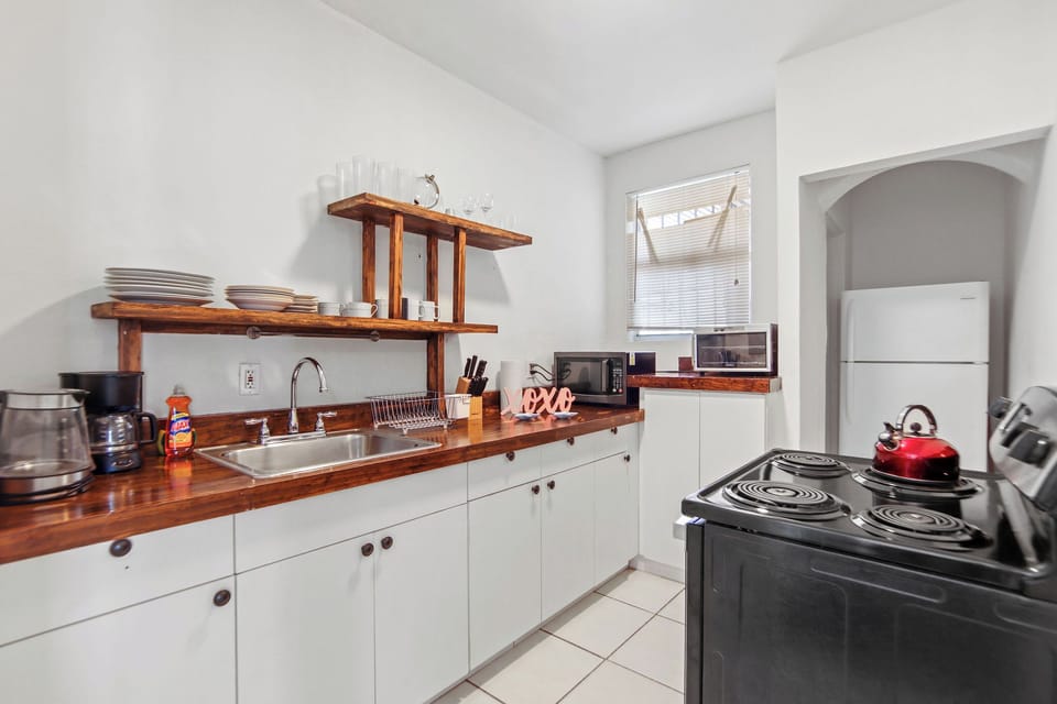 Apartment, 2 Bedrooms, Non Smoking, Balcony | Private kitchen