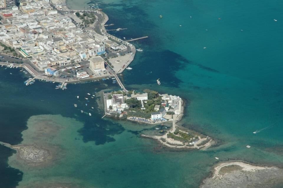 Private beach nearby, scuba diving