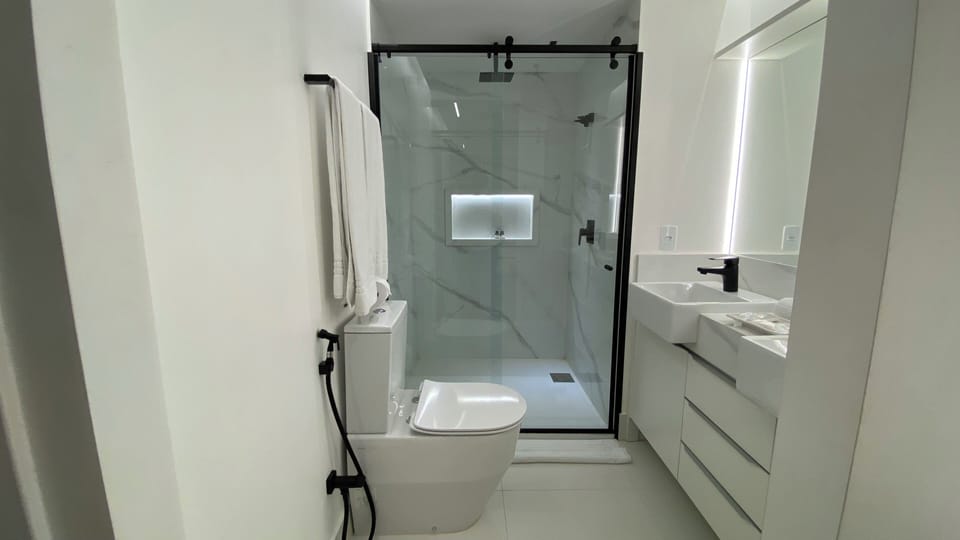Executive Studio Suite | Minibar, in-room safe, individually furnished, soundproofing
