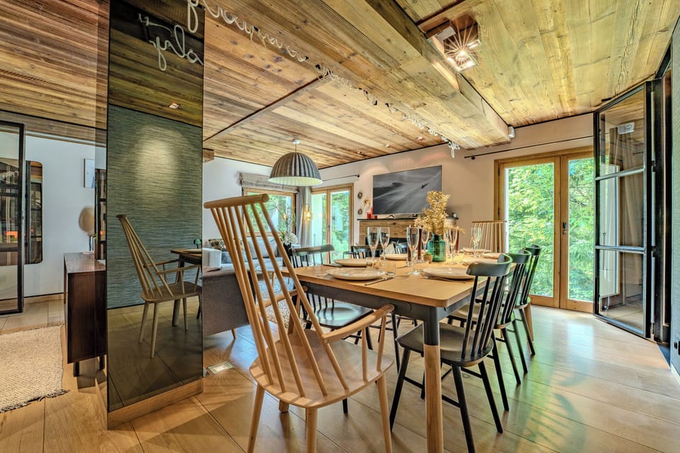Apartment, 3 Bedrooms, Balcony, Mountain View | Dining