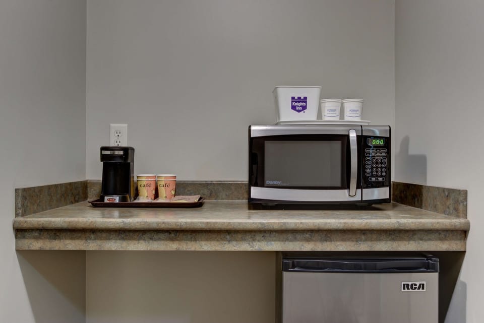 Coffee/tea maker, fridge, microwave