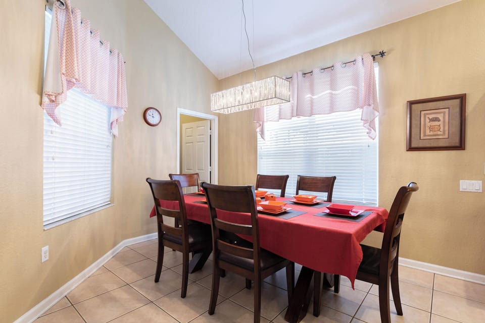 Deluxe House, Pool View | In-room dining