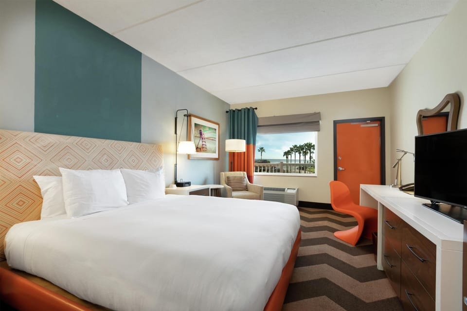 Premium bedding, in-room safe, desk, iron/ironing board