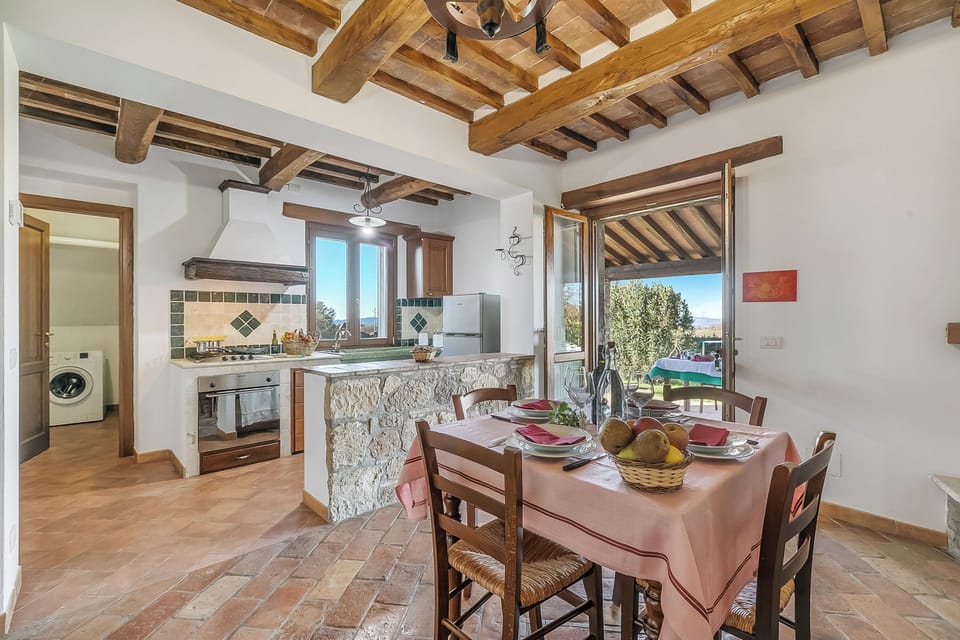 Family Apartment, 2 Bedrooms, 2 Bathrooms (Sorgenti Pitigliano 1) | Dining room