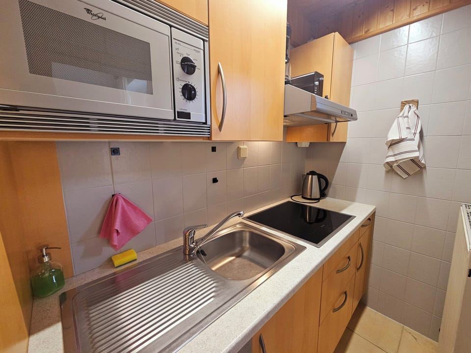 Classic Apartment, Mountain View | Private kitchen