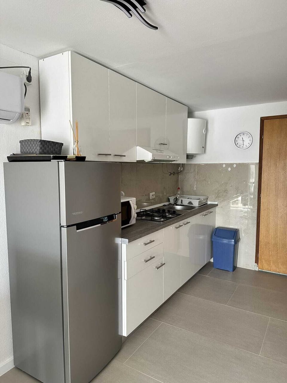 Standard Apartment, Patio, Garden View | Private kitchen | Full-size fridge, microwave, stovetop, coffee/tea maker