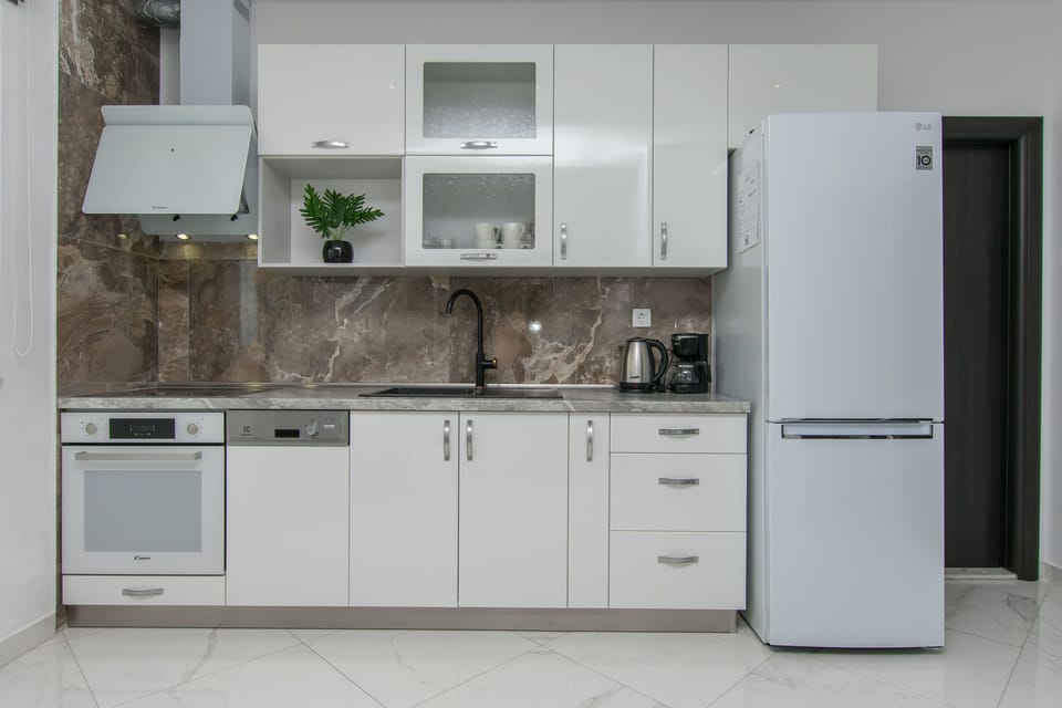 Apartment (A1) | Private kitchen | Espresso maker, fridge, oven, stovetop