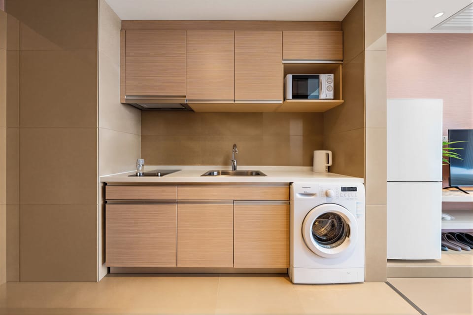 Superior Double Room, 1 King Bed, City View | Private kitchen | Fridge, microwave, stovetop, cookware/dishes/utensils