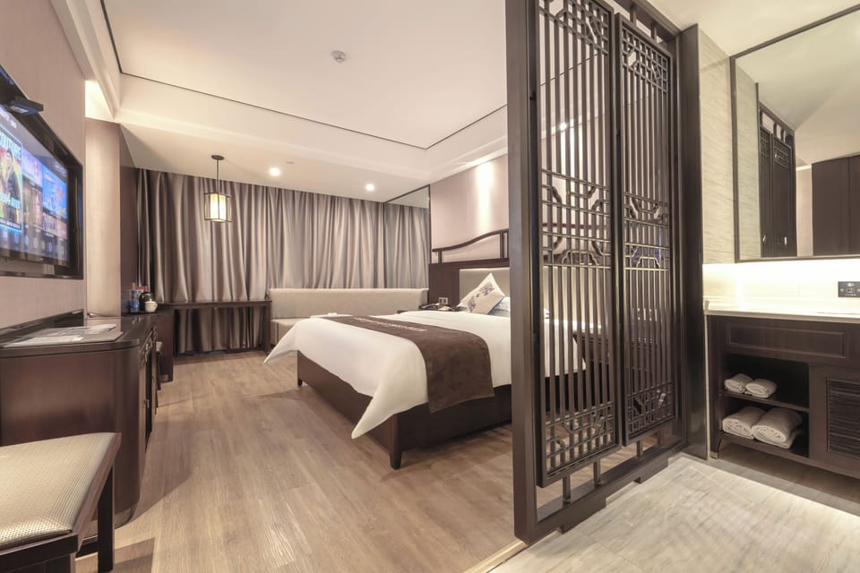 Luxury Double Room, City View | Premium bedding, memory foam beds, WiFi (free), bed sheets