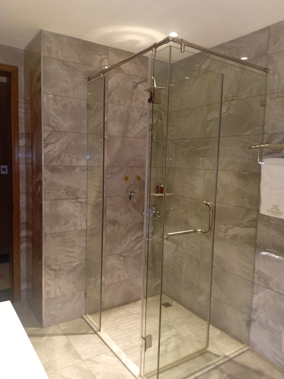 Superior Suite, City View | Bathroom | Rainfall showerhead, hair dryer (on request), slippers, towels