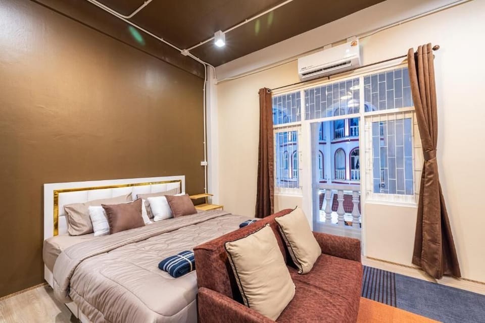 Standard Room, City View | Down comforters, WiFi (free)