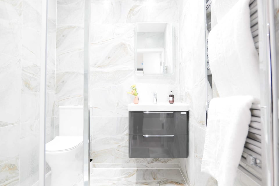 Superior Apartment | Bathroom