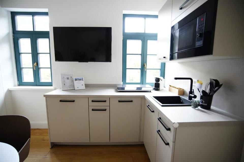 Classic Apartment, Kitchen, Mountain View | Private kitchen
