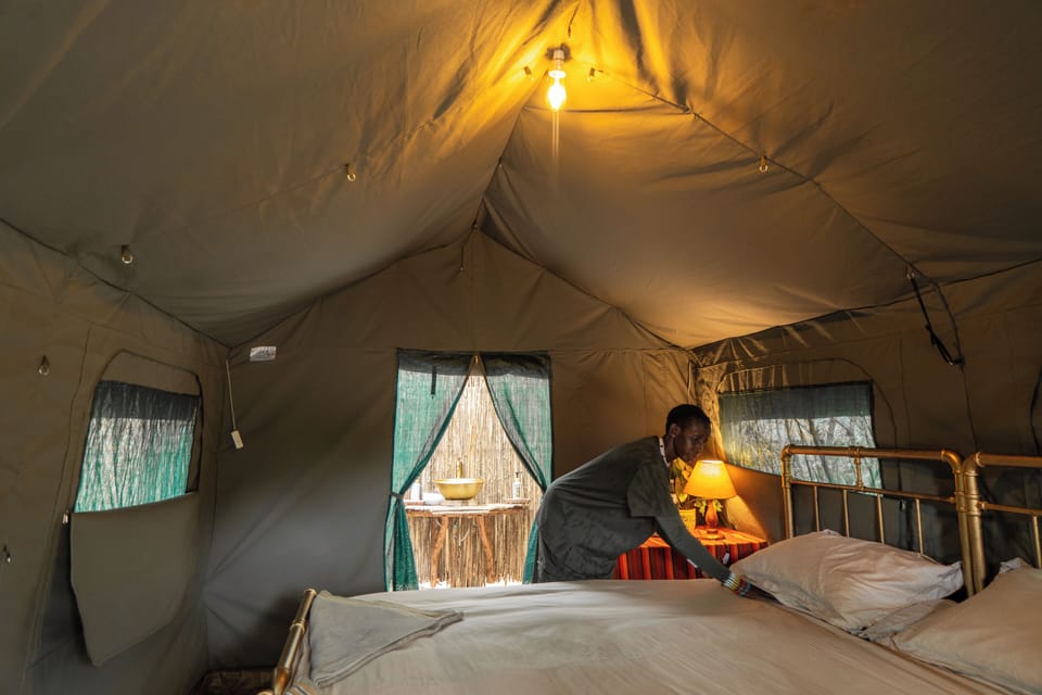 Classic Tent | Desk, laptop workspace, free WiFi