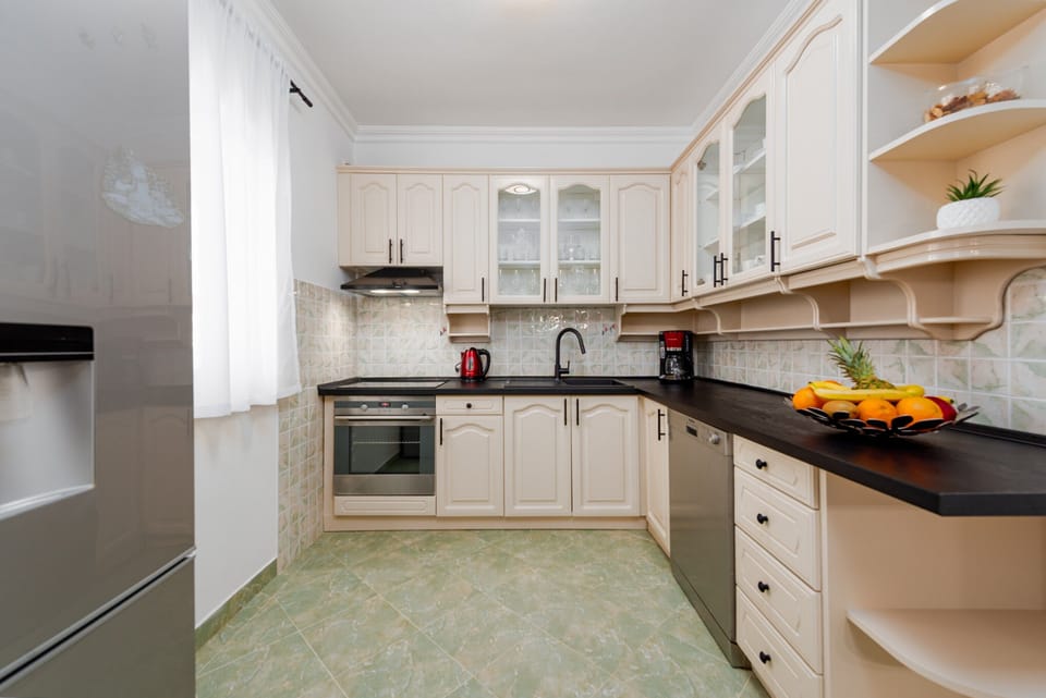 Standard Apartment, Garden View | Private kitchen | Full-size fridge, microwave, oven, stovetop