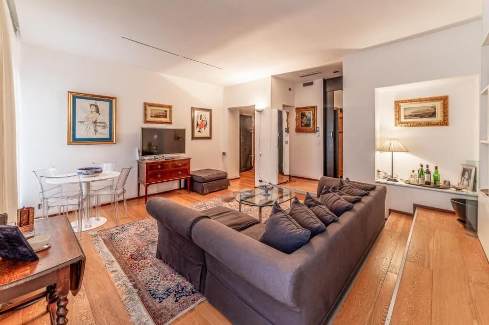 Deluxe Apartment | Living area | Flat-screen TV