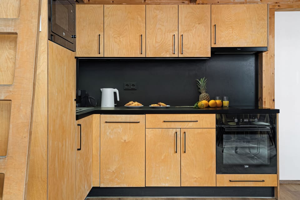 Deluxe Apartment, City View | Private kitchen