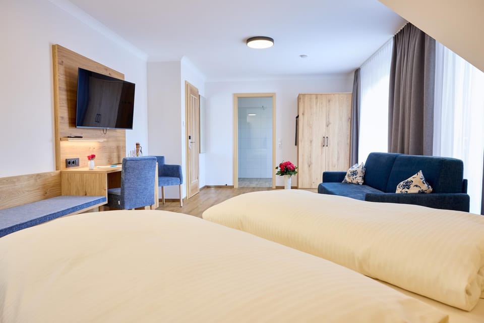 Superior Triple Room | Desk, free WiFi