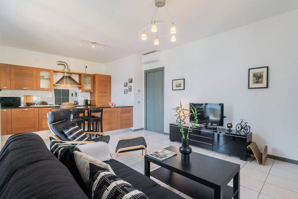 Apartment (2 Bedrooms) | Living area