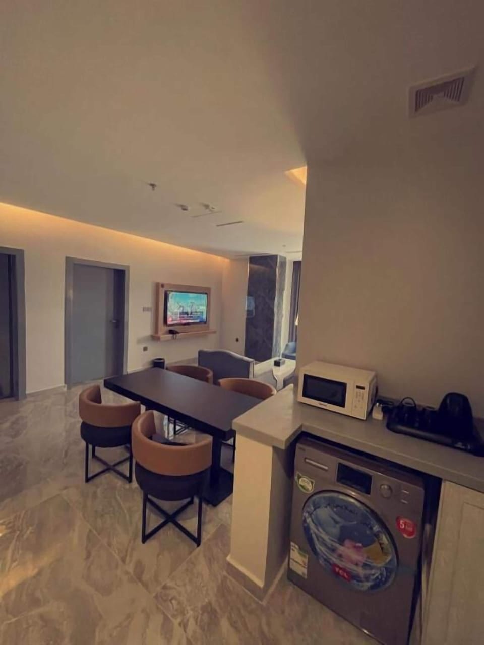 Family Suite, 2 Bedrooms, City View | Interior