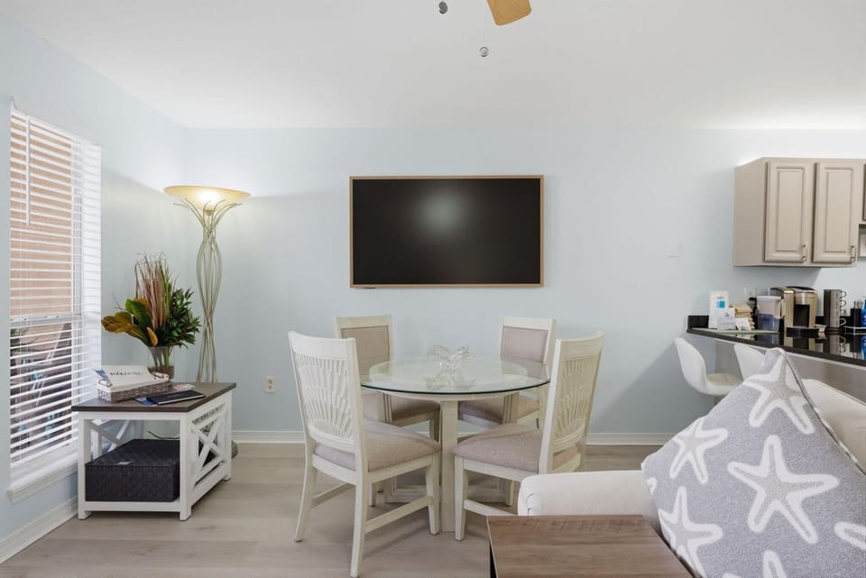 Condo, 1 Queen Bed with Sofa bed (Grand Caribbean East 107) | Dining