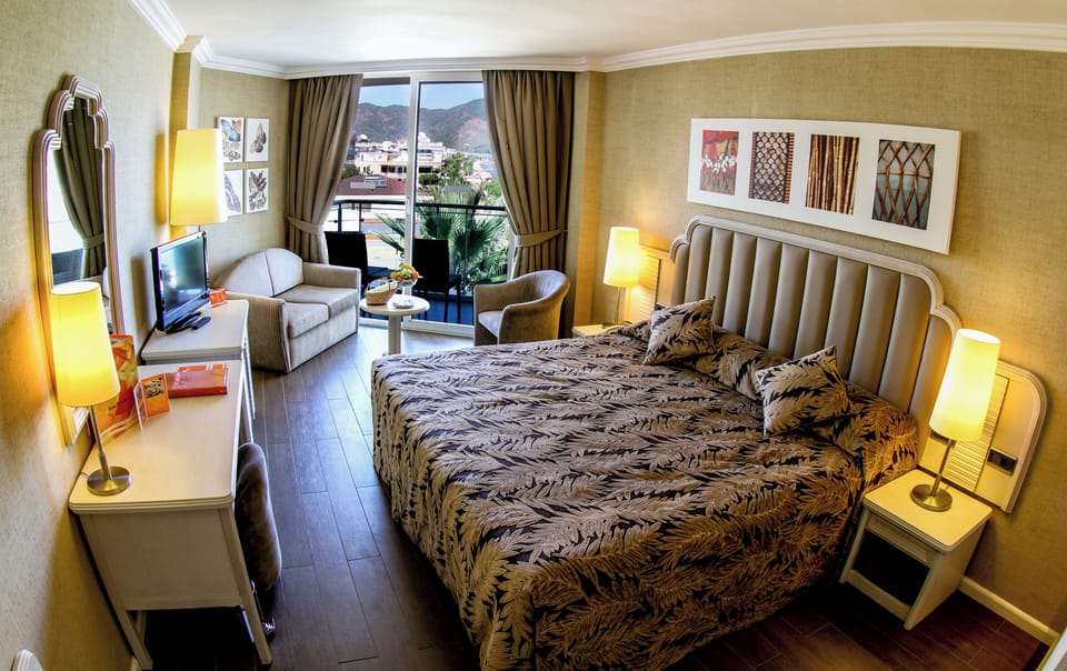 Minibar, in-room safe, blackout drapes, free WiFi