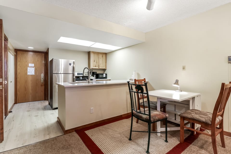 Condo, 1 Bedroom | Private kitchen | Fridge, oven, coffee/tea maker, toaster