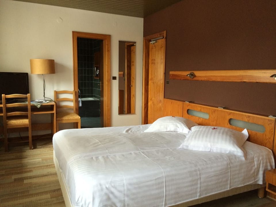 Standard Room | Desk, soundproofing, WiFi (free), alarm clocks