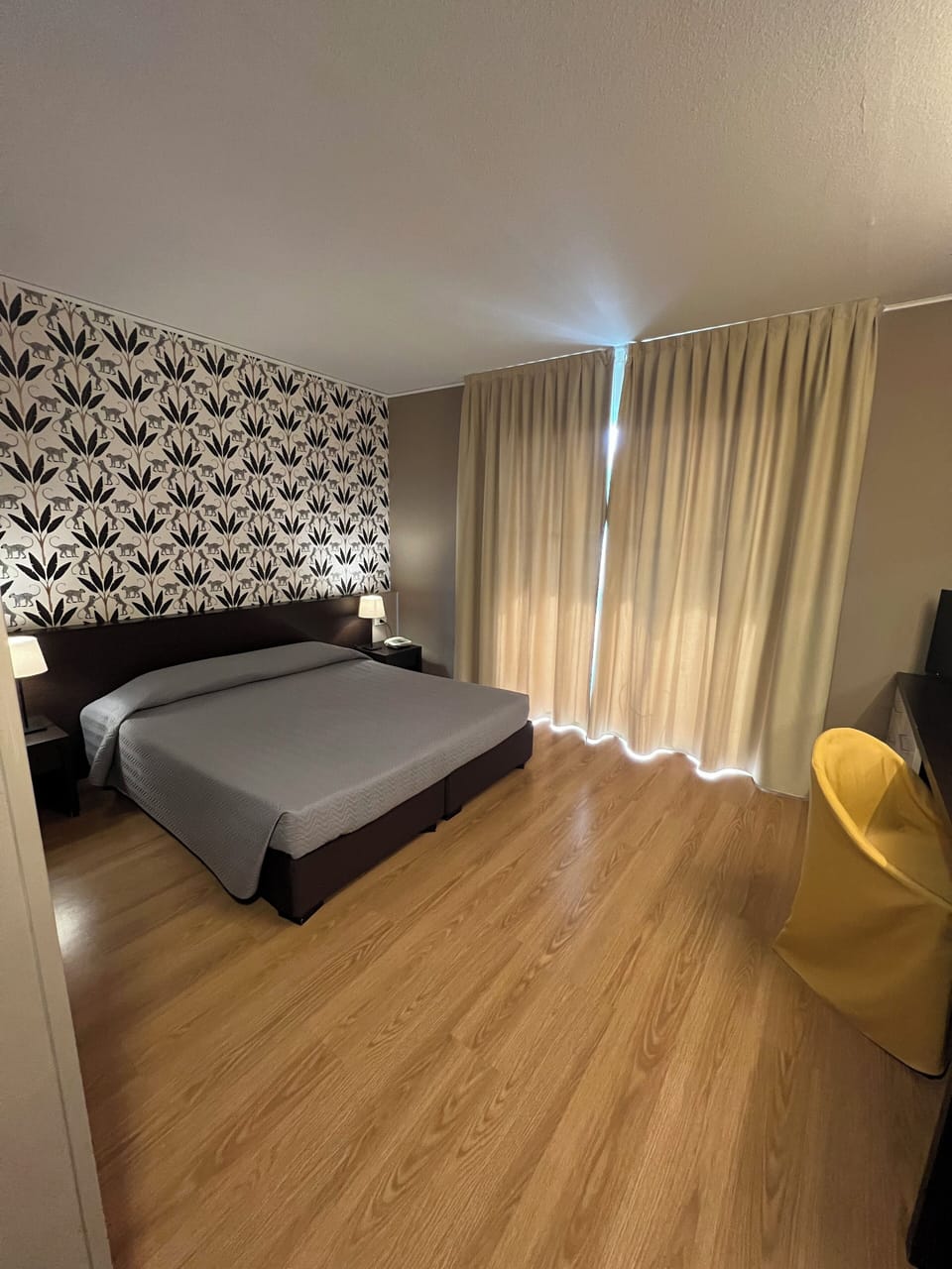 Executive Twin Room | Pillowtop beds, minibar, in-room safe, desk