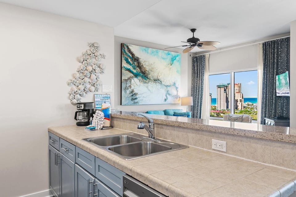 Condo, 1 King Bed with Sofa bed (Luau I 7010) | Private kitchen