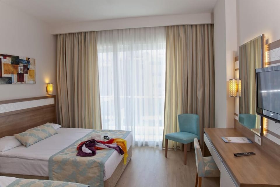 Minibar, in-room safe, free WiFi, wheelchair access