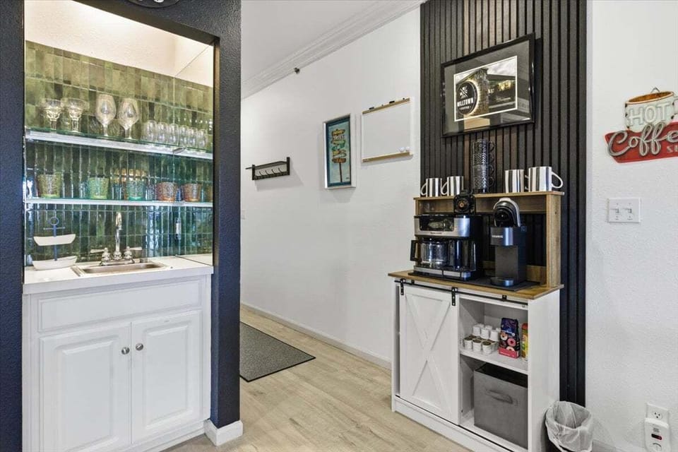 Condo, Multiple Beds, Pool Access (View to a Thrill) | Private kitchen