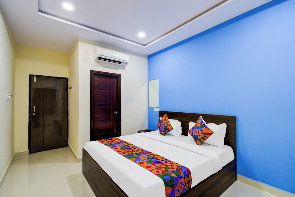 Deluxe Room | Egyptian cotton sheets, premium bedding, in-room safe, desk