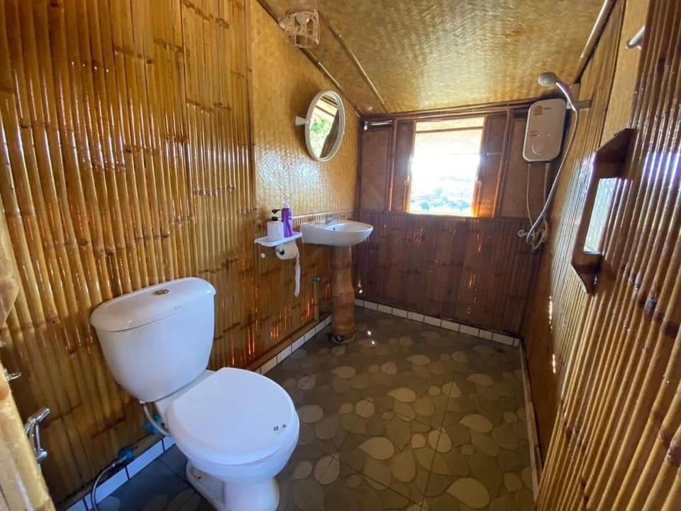 Double Room, Balcony, Garden View | Bathroom