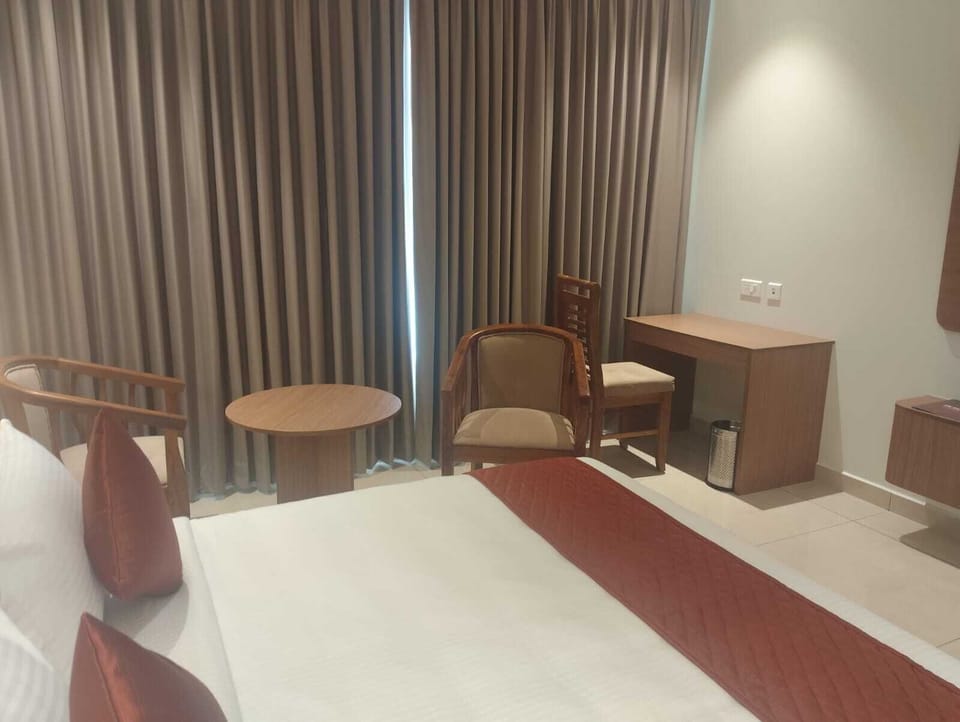 Deluxe Double Room | In-room safe, desk, laptop workspace, free WiFi