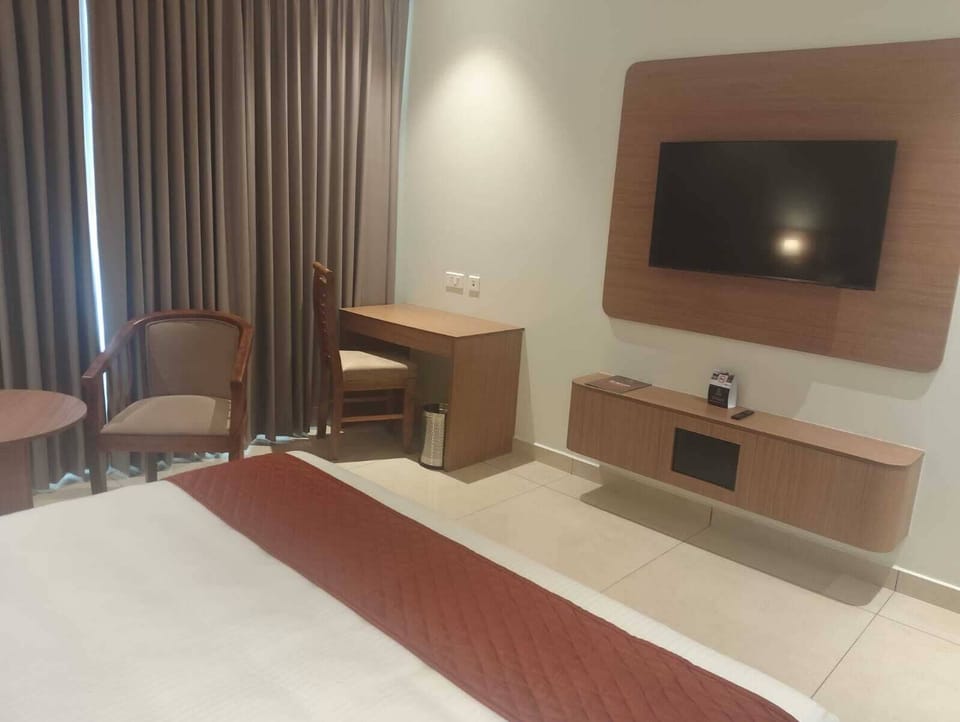 Classic Double or Twin Room, Garden View | In-room safe, desk, laptop workspace, free WiFi