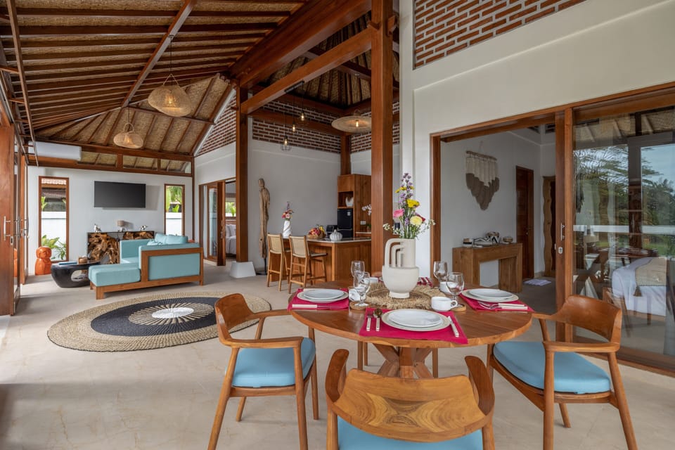 Villa, 2 Bedrooms, Private Pool | Dining