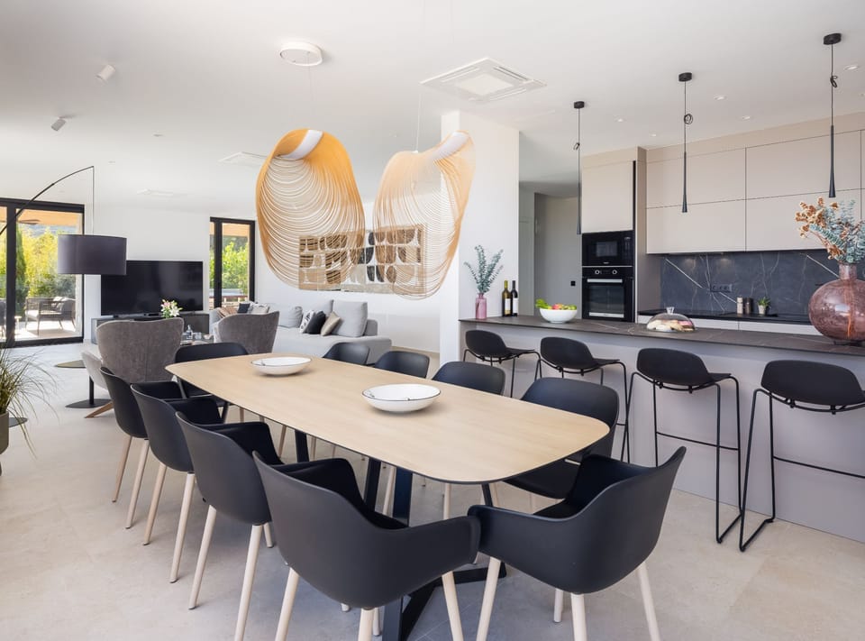 Villa (Five Bedroom Villa with the Pool) | Dining room