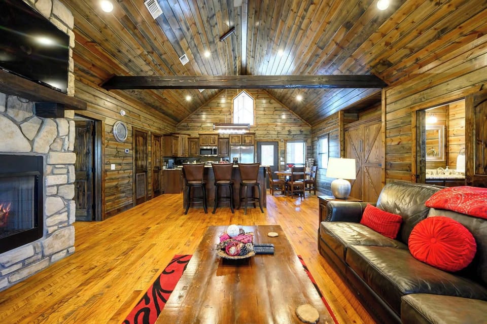 Cabin, Multiple Beds, Hot Tub, Garden View (Pond Lily Creek) | Living area