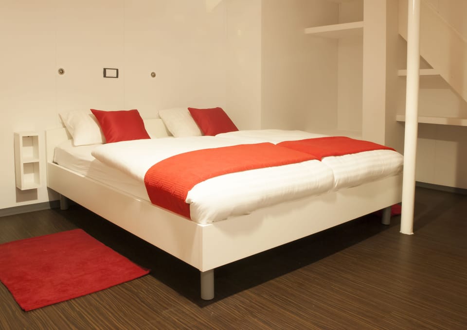 Quadruple Room | Desk, cribs/infant beds, free WiFi, bed sheets