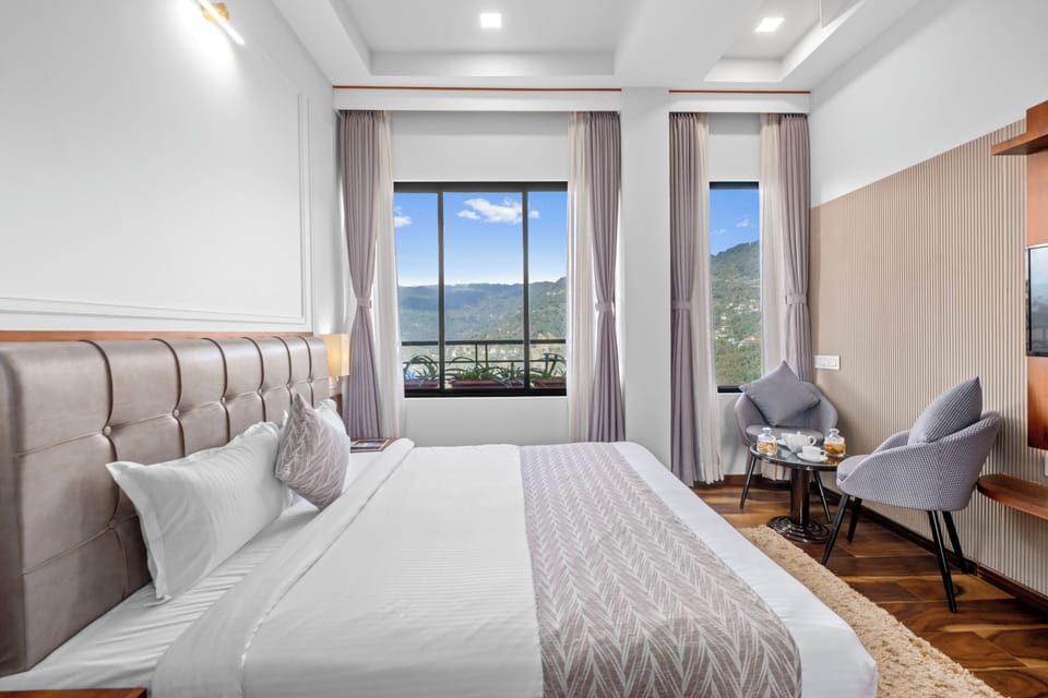 Executive Double Room, Valley View | Desk, WiFi (free)