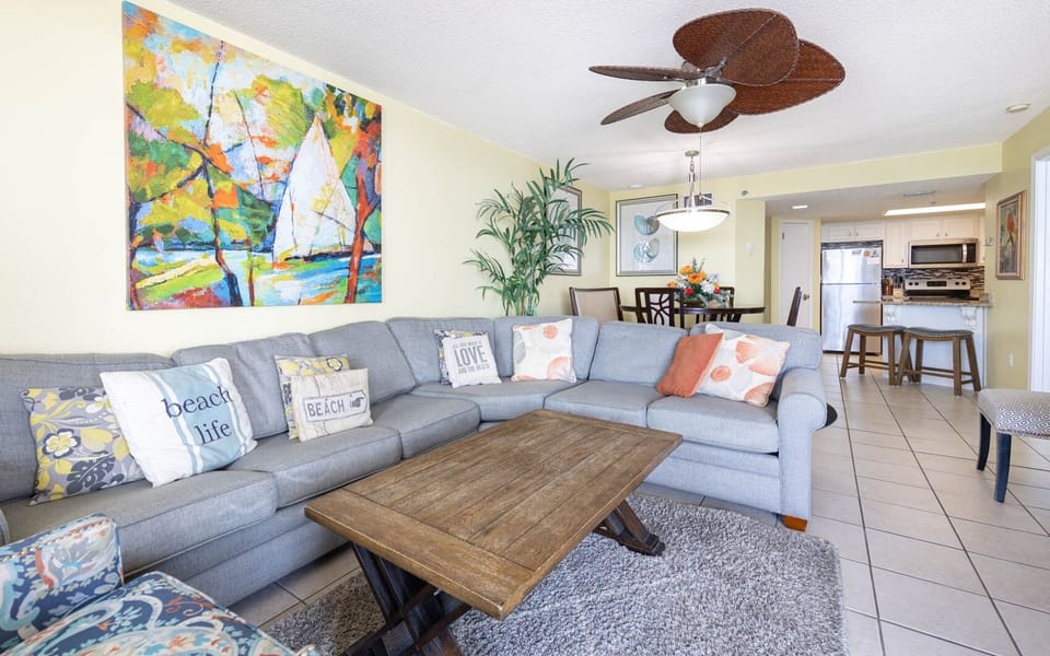 Condo, 2 Bedrooms | Living area