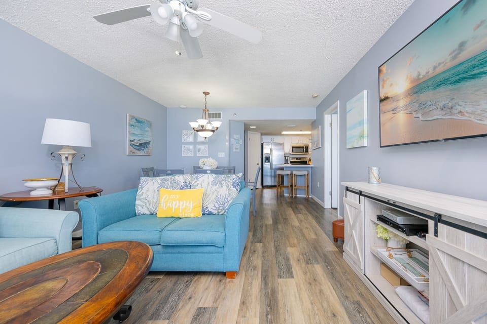 Condo, 2 Bedrooms | Living area