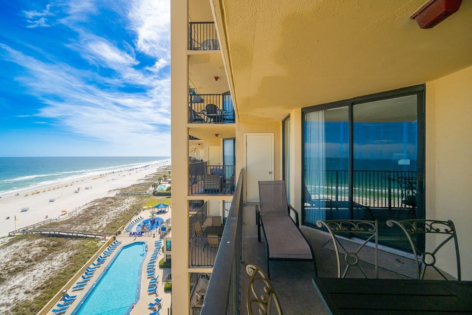Condo, 2 Bedrooms | Property grounds